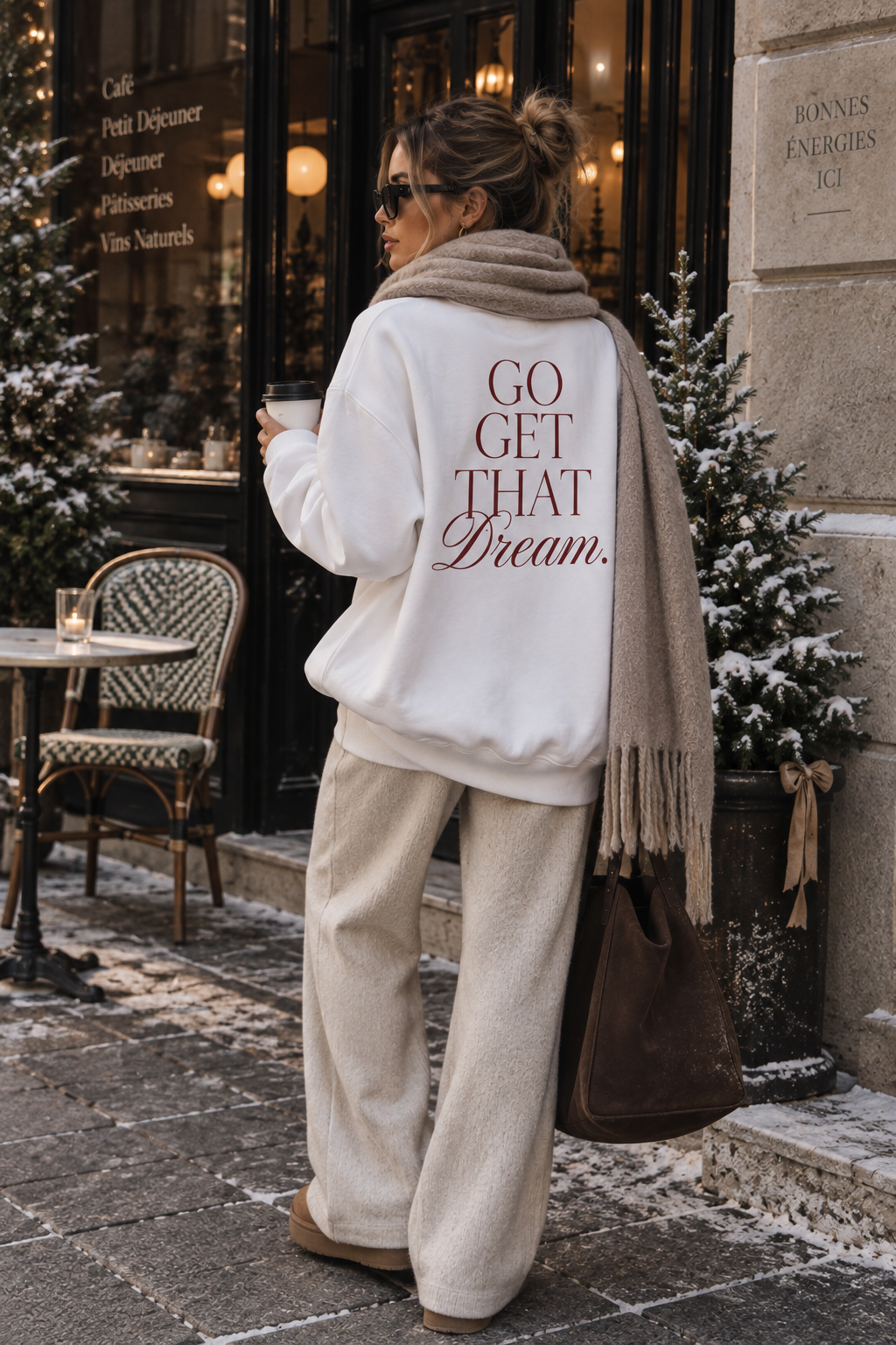 GO GET THAT DREAM. Sweatshirt – White