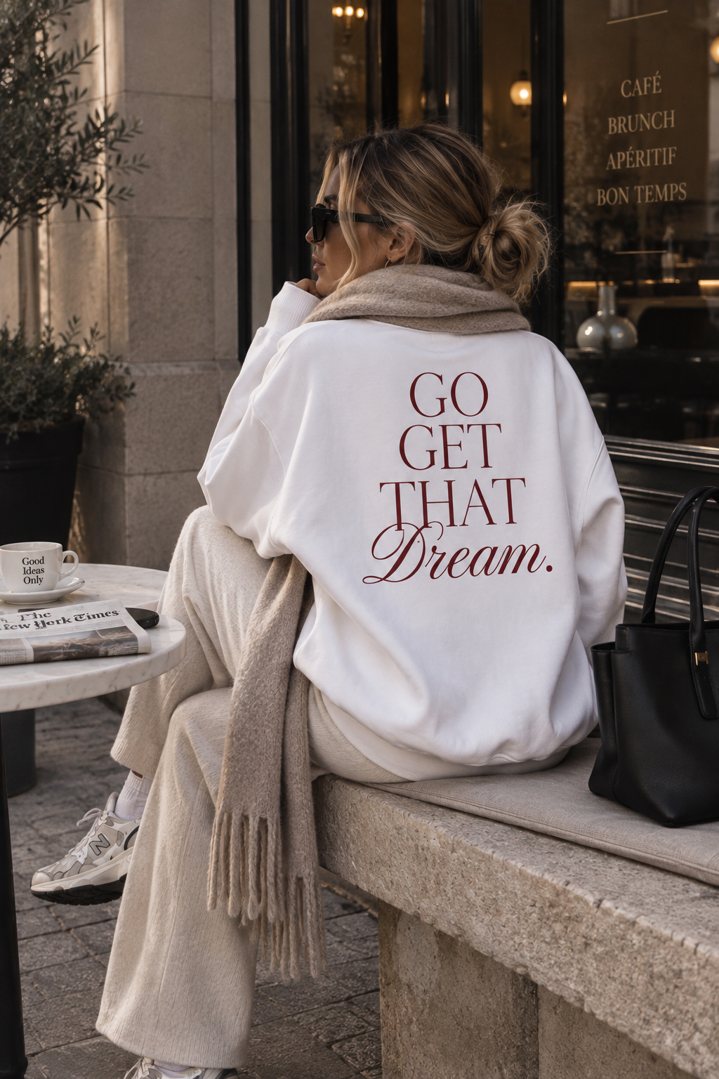 GO GET THAT DREAM. Sweatshirt – White